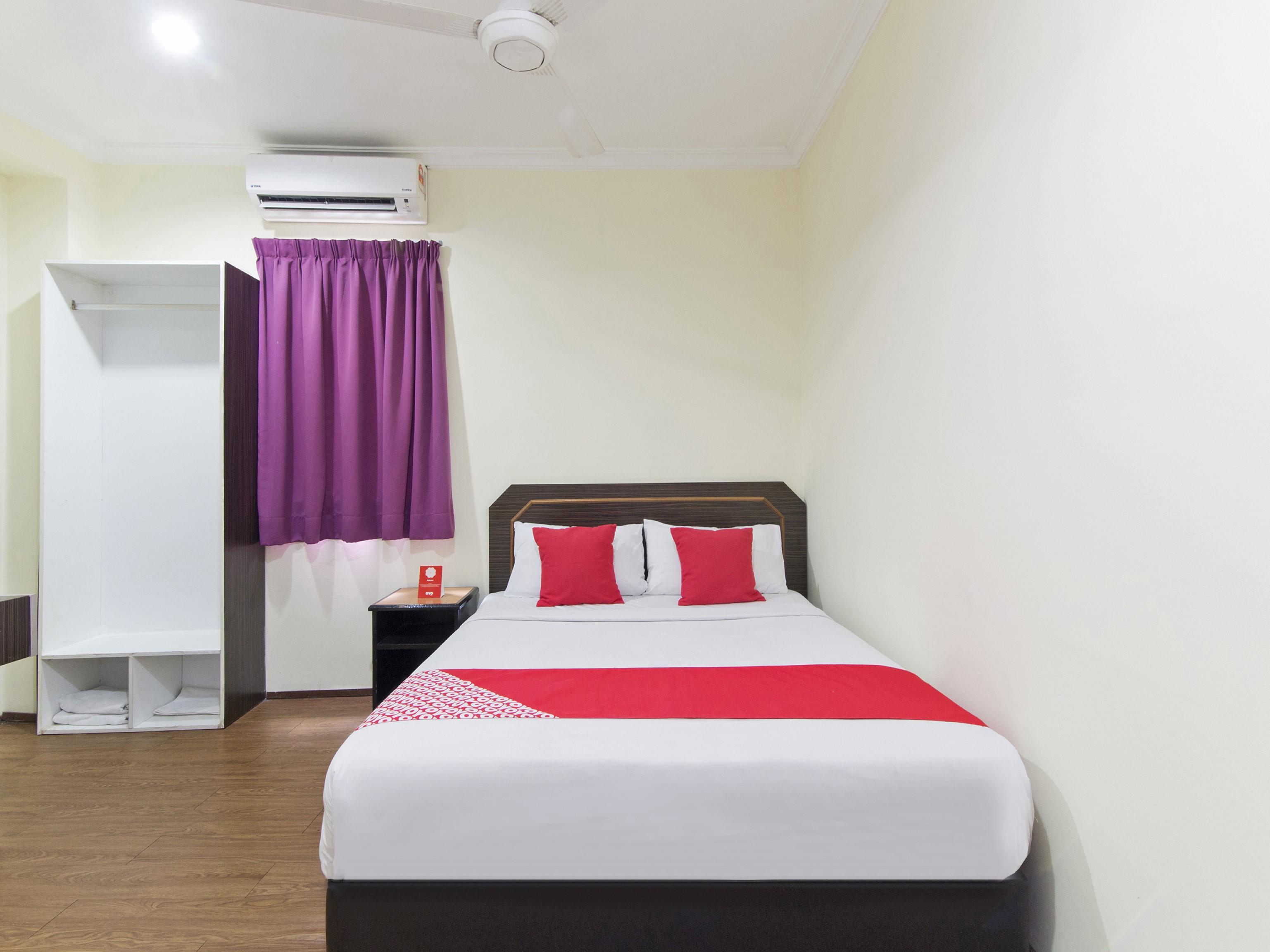 Hotel Oyo 327 Buddys 2*