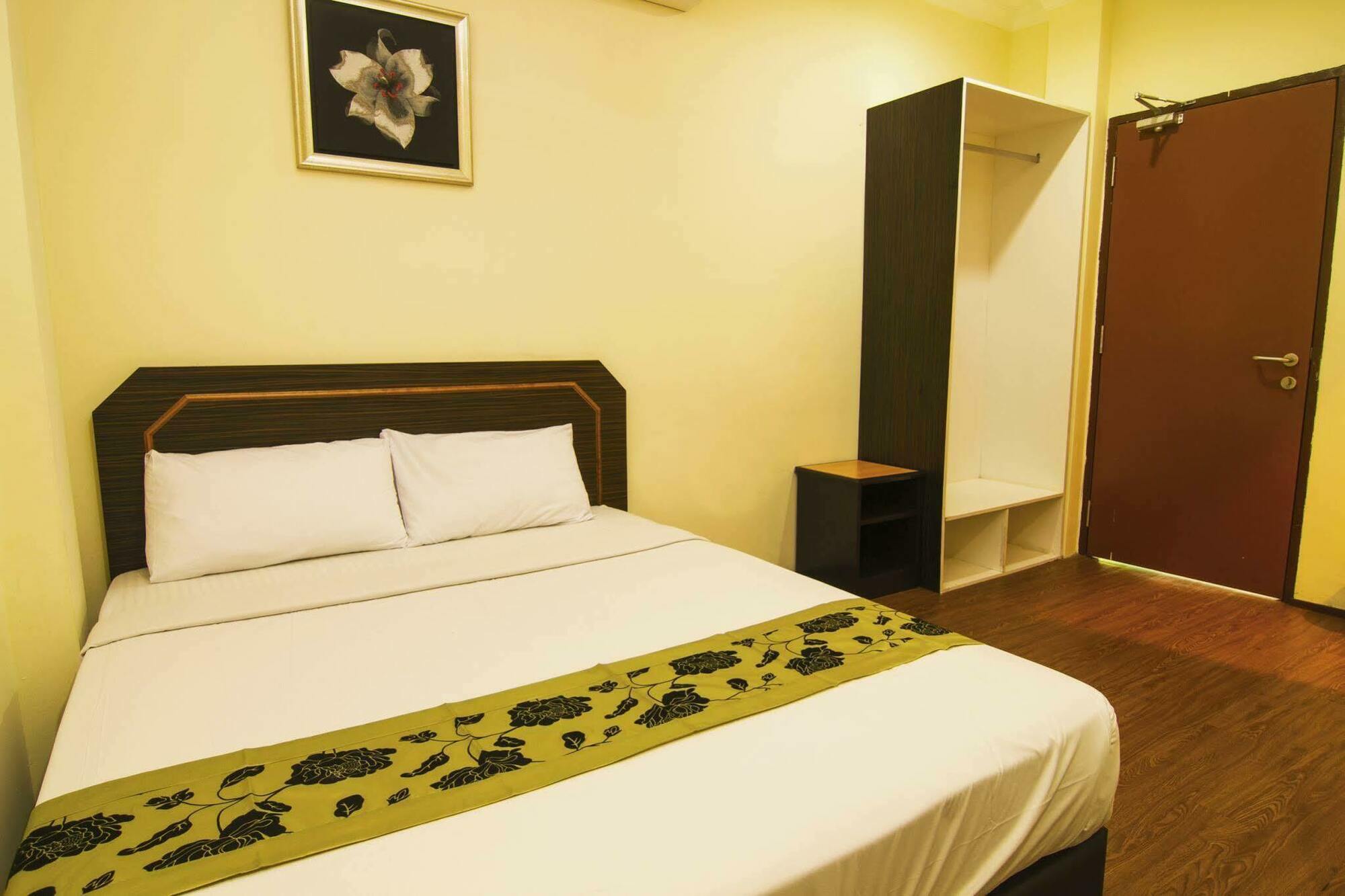 Oyo 327 Buddys Hotel